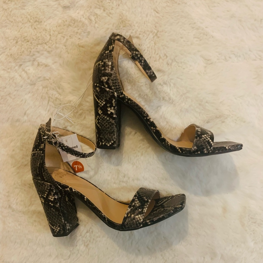 • Block Heeled Square Toe Pumps - Picture 4 of 6